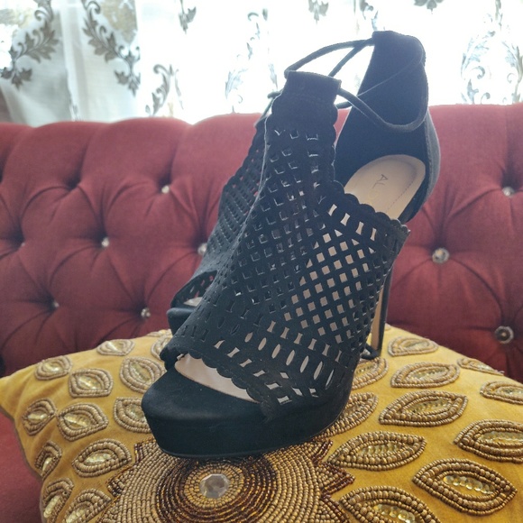 Priced to clear!💥Aldo suede net strappy heels👡👡 - Picture 2 of 8